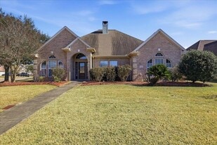 2490 Amberwood Dr in Beaumont, TX - Building Photo