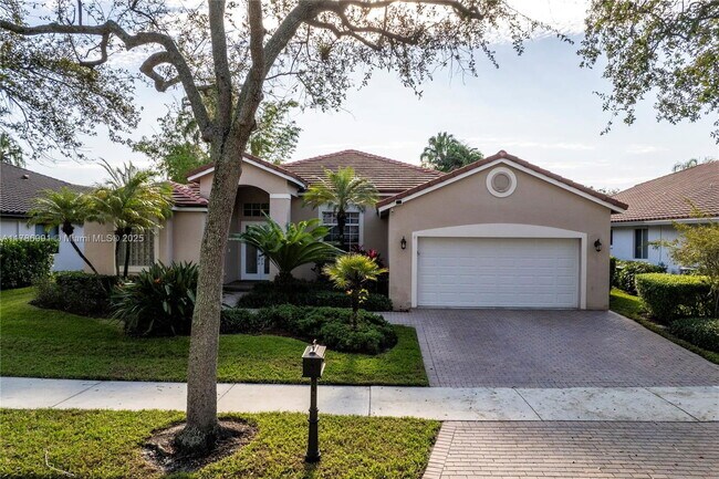 property at 2724 Oakbrook Dr
