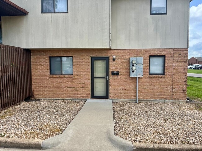 property at 207 W Eldon St