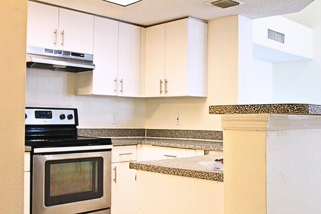 5065 Wiles Rd in Coconut Creek, FL - Building Photo - Building Photo