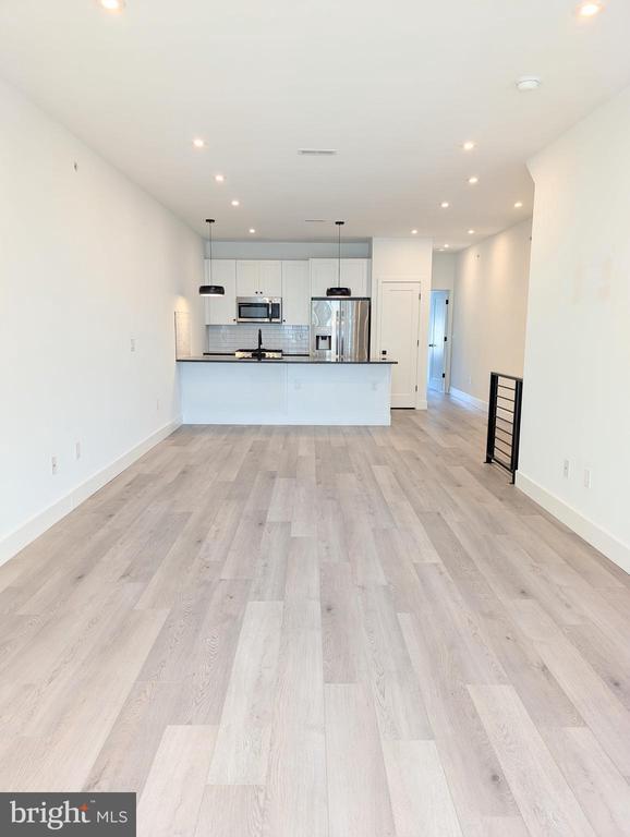 property at 2631 W Oxford St