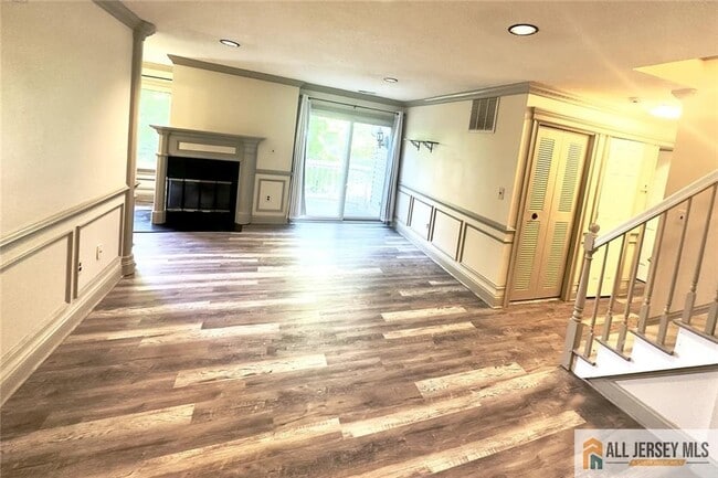 76 Farnham Square in Sayreville, NJ - Building Photo - Building Photo