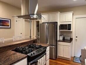 182 Magazine St, Unit 1 in Cambridge, MA - Building Photo - Building Photo