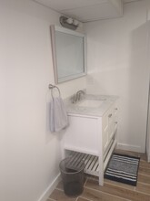 36 Bayside Ave, Unit Xavier in Portsmouth, RI - Building Photo - Building Photo
