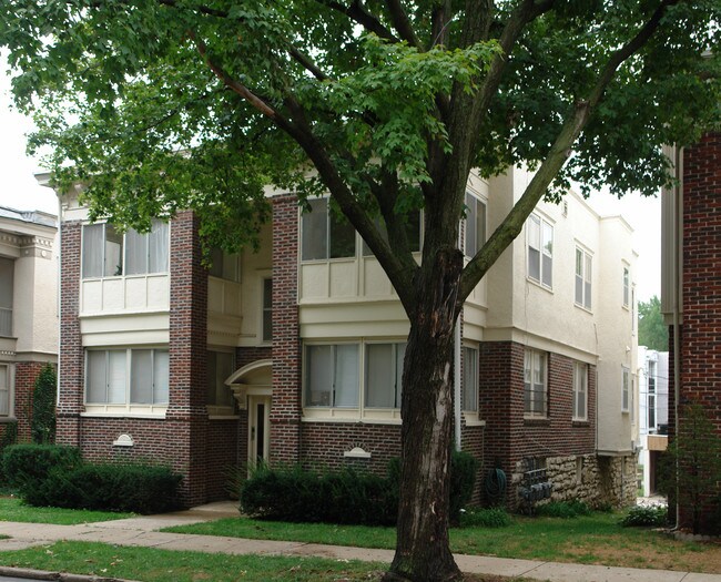 5103 Wyandotte St in Kansas City, MO - Building Photo - Building Photo