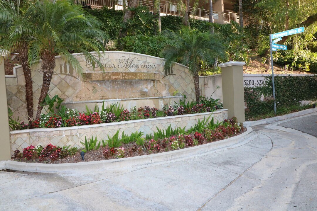 5210 Premiere Hls Dr in Los Angeles, CA - Building Photo