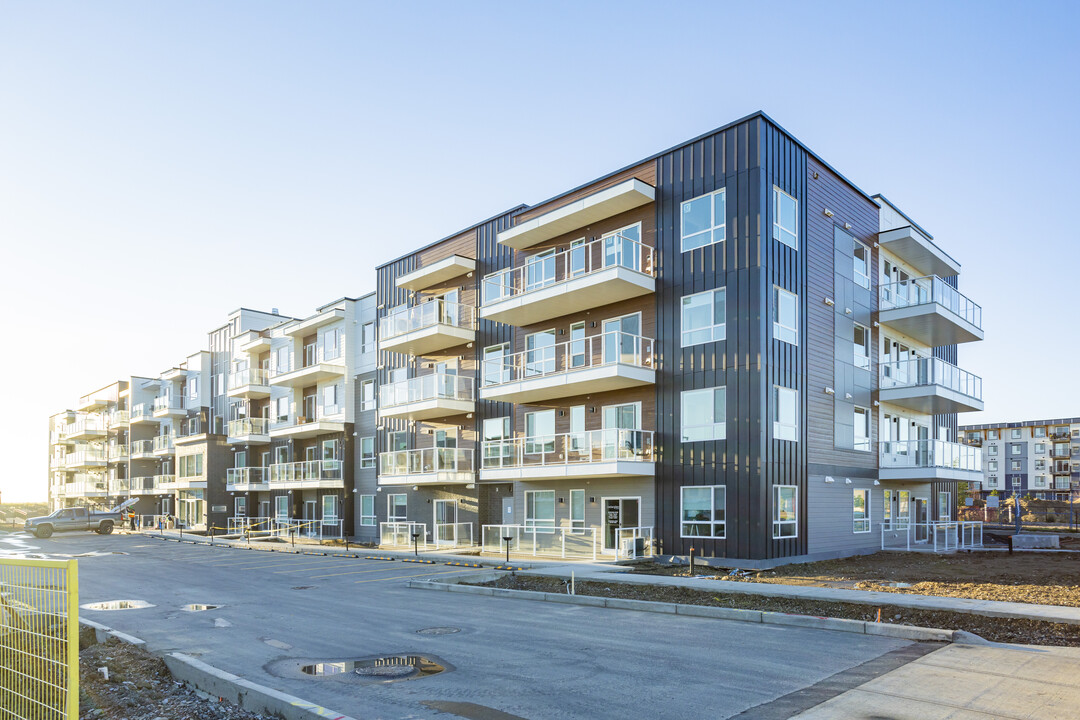 Belmont Plaza in Calgary, AB - Building Photo