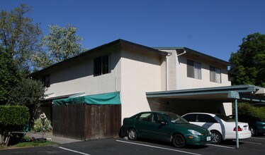 Crescent Villa in Davis, CA - Building Photo - Building Photo