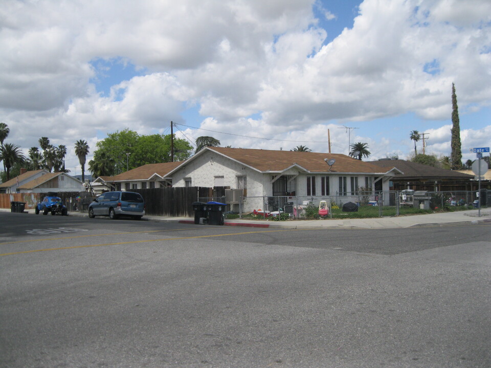 822 E Date St in Hemet, CA - Building Photo