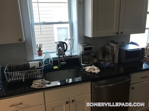 17 Ashland St, Unit 1 in Somerville, MA - Building Photo - Building Photo