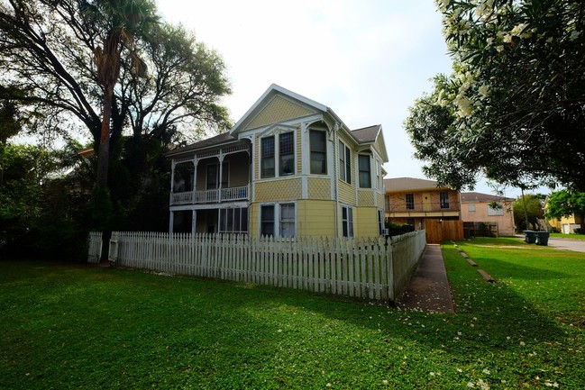 1320 20th St in Galveston, TX - Foto de edificio - Building Photo