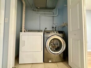 17 Hamlet St, Unit 1 in Newton, MA - Building Photo - Building Photo