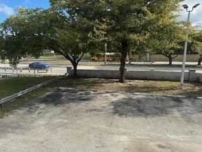 10353 N Kendall Dr in Miami, FL - Building Photo - Building Photo