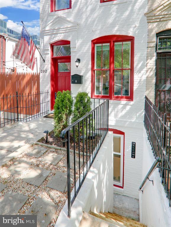 property at 202 F St NE