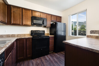 Cobblestone Ridge in Colorado Springs, CO - Foto de edificio - Interior Photo