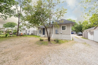 23111 Gilford St in Dallas, TX - Building Photo - Building Photo