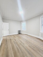 227 Wegman Pky in Jersey City, NJ - Foto de edificio - Building Photo