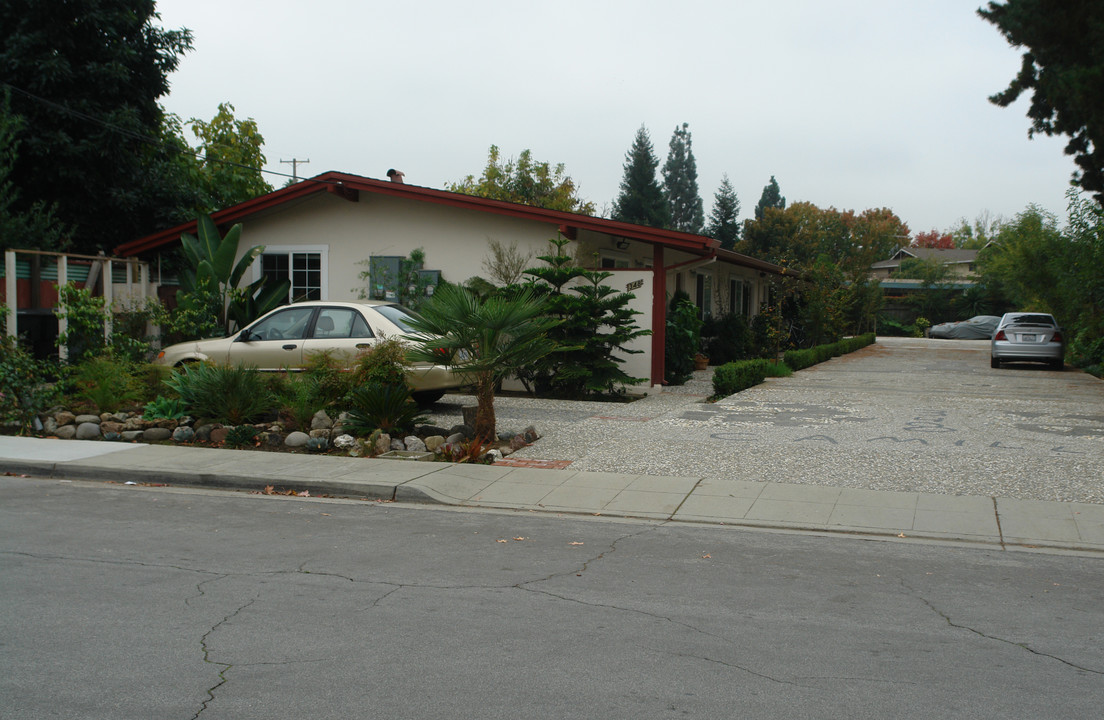 348 Camille Ct in Mountain View, CA - Building Photo