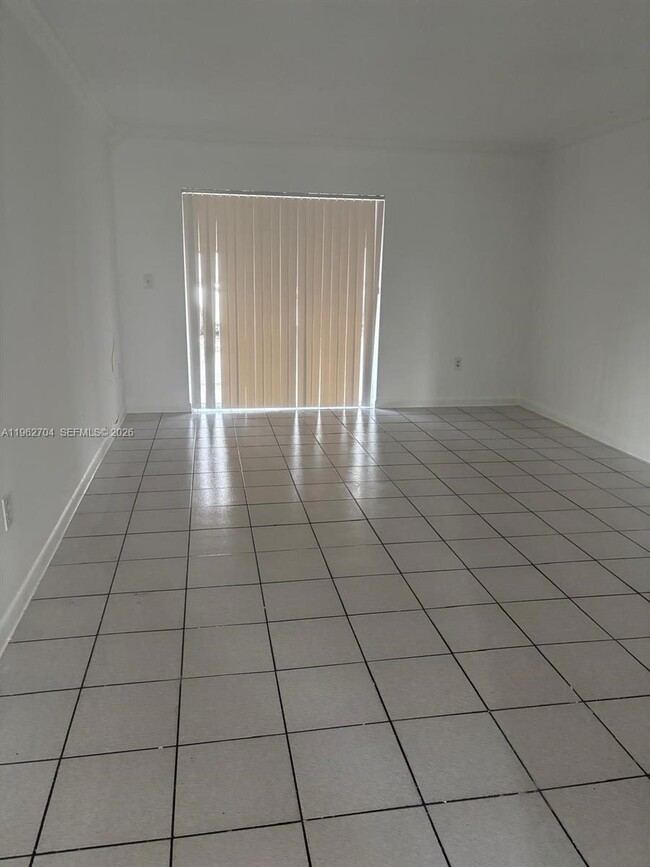 2710 W 76th St in Hialeah, FL - Building Photo - Building Photo