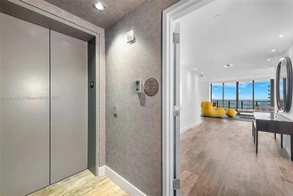 650 NE 32nd St, Unit #PENTHOUSE 5201 in Miami, FL - Building Photo - Building Photo