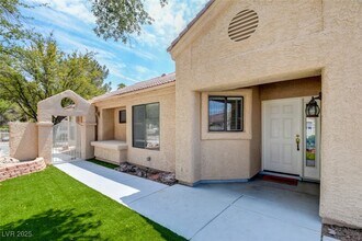 5257 Crooked Valley Dr in Las Vegas, NV - Building Photo - Building Photo