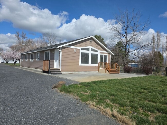 property at 811 Sycamore Ln