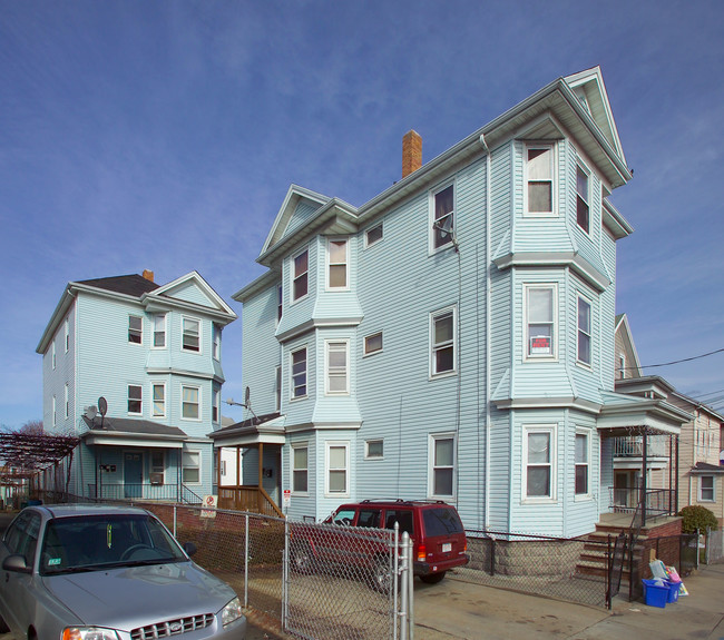 239-243 Broadway in Fall River, MA - Building Photo - Building Photo