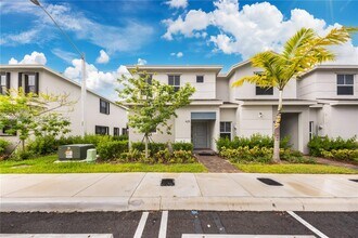 425 NE 1st Ave in Florida City, FL - Building Photo - Building Photo