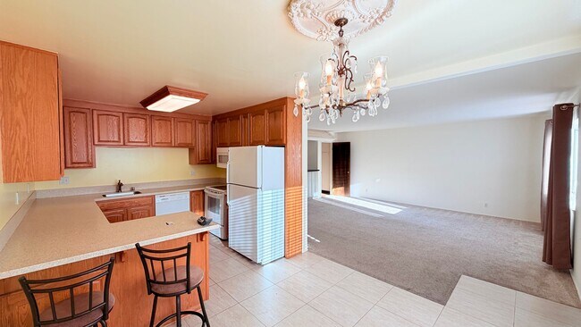 2133 Santa Clara Ave in Alameda, CA - Building Photo - Building Photo