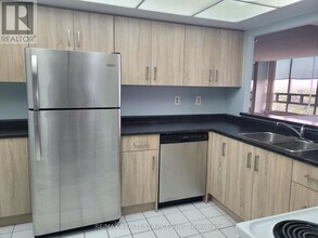 330 Mill St S in Brampton, ON - Building Photo - Building Photo