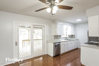 7625 NW Milrey Dr in Kansas City, MO - Building Photo - Building Photo