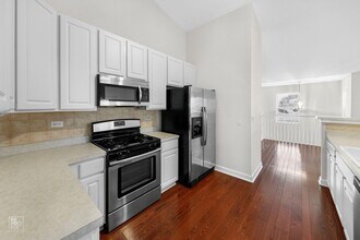 831 Genesee Dr in Naperville, IL - Building Photo - Building Photo