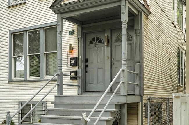 1116 W Roscoe St in Chicago, IL - Building Photo - Building Photo