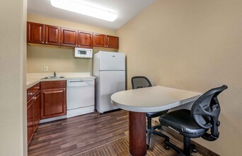 Furnished Studio - Phoenix in Phoenix, AZ - Building Photo - Building Photo