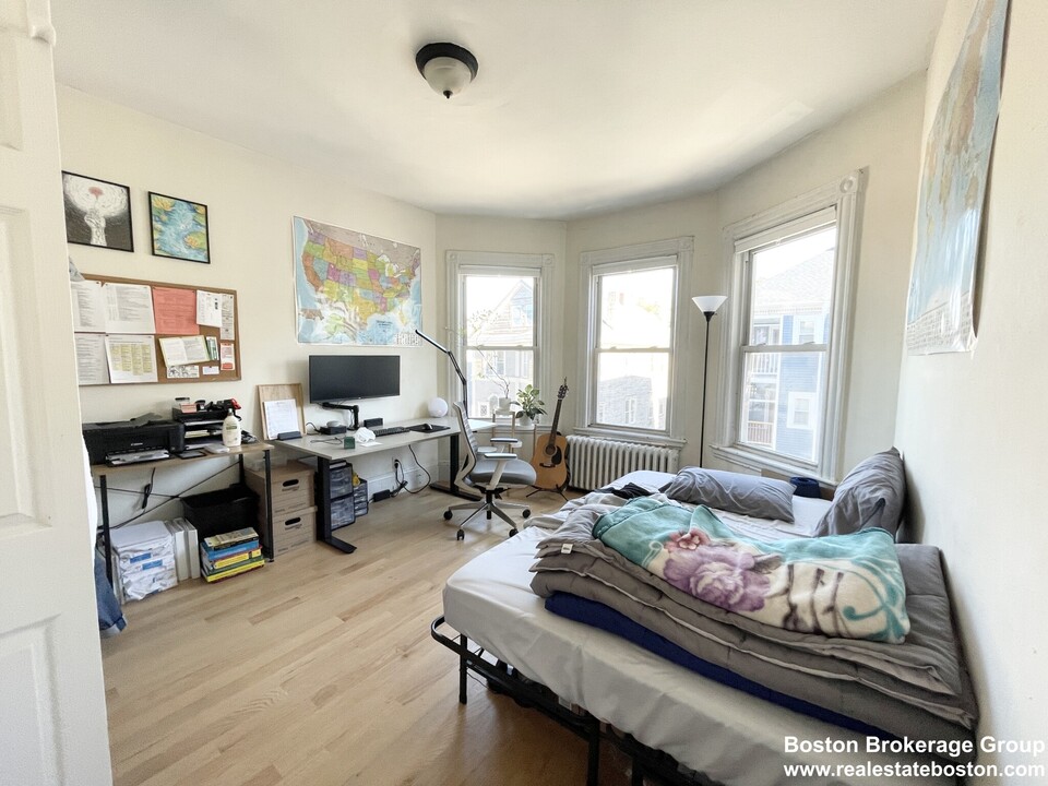 17 Sachem St, Unit 3 in Boston, MA - Building Photo