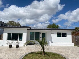 6561 SW 30th St in Miami, FL - Building Photo