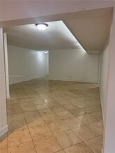 7000 Crown Gate Ct in Miami Lakes, FL - Building Photo - Building Photo