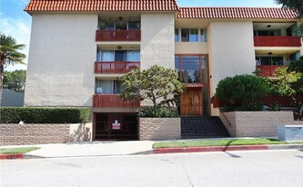 5875 Doverwood Dr in Culver City, CA - Building Photo