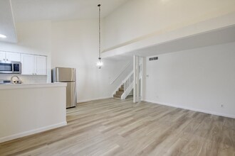 6803 Woodhue Dr, Unit A in Austin, TX - Building Photo - Building Photo