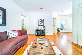 3502 Hollywood Ave in Austin, TX - Building Photo - Building Photo