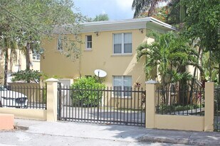 3395 Franklin Ave in Miami, FL - Building Photo