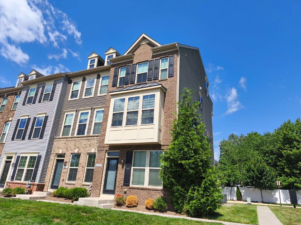 43821 Stubble Cor Sq in Ashburn, VA - Building Photo