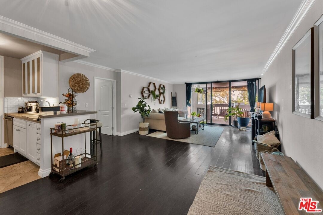 7740 Redlands St in Los Angeles, CA - Building Photo