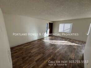 9624 SE Foster Rd in Portland, OR - Building Photo - Building Photo