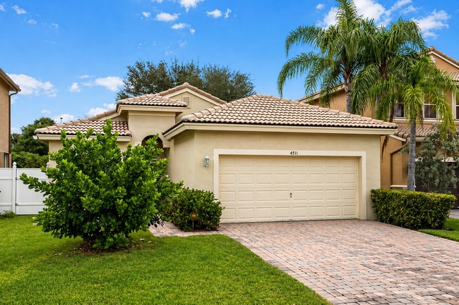 property at 4311 N Magnolia Cir