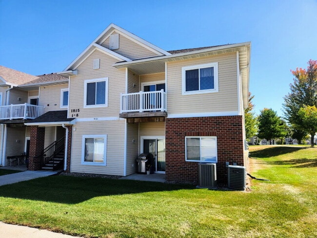 property at 1815 SW White Birch Cir
