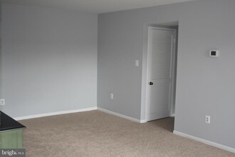 9728 Kingsbridge Dr in Fairfax, VA - Building Photo - Building Photo