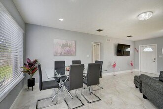 1415 Crest Dr in Lake Worth Beach, FL - Building Photo - Building Photo