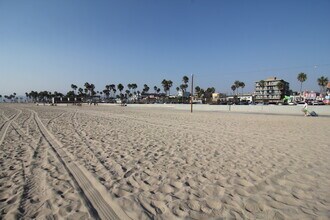 2010 Pacific Ave, Unit #4 in Venice, CA - Foto de edificio - Building Photo