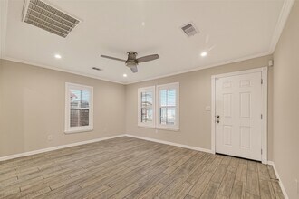 5721 Sylvia Dr in Galveston, TX - Building Photo - Building Photo